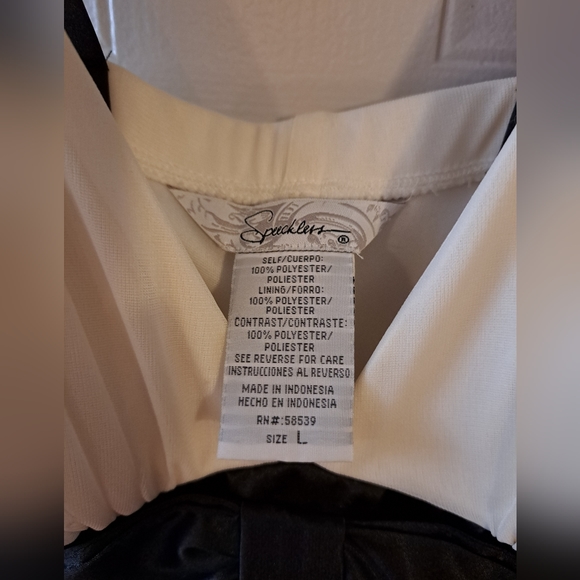 Dress - Picture 3 of 3